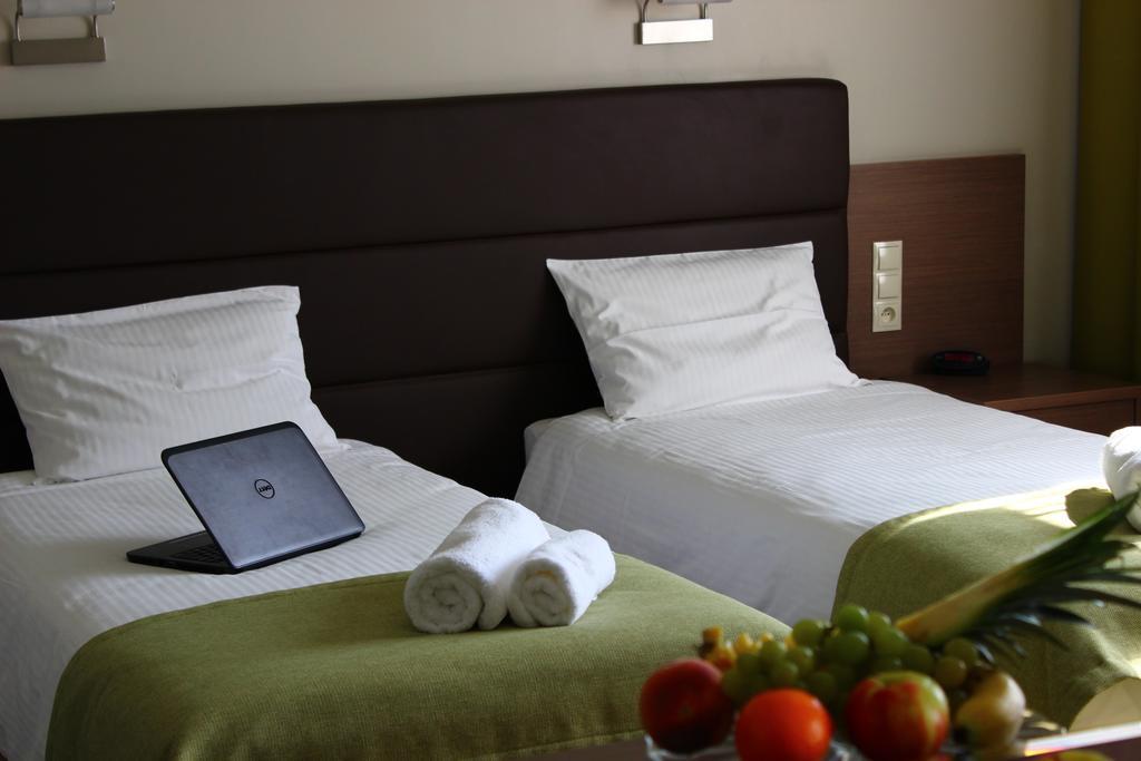 Hotel Pod Debem Tarnów Quarto foto